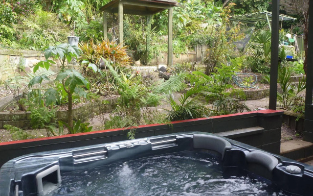 Pohutukawa Coast Bed & Breakfast