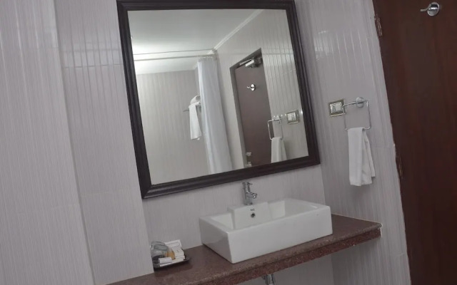Airport City Hotel