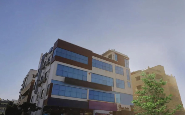 Itsy Hotels J A Royal Suites Manikonda