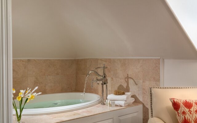 Chateau Inn and Suites