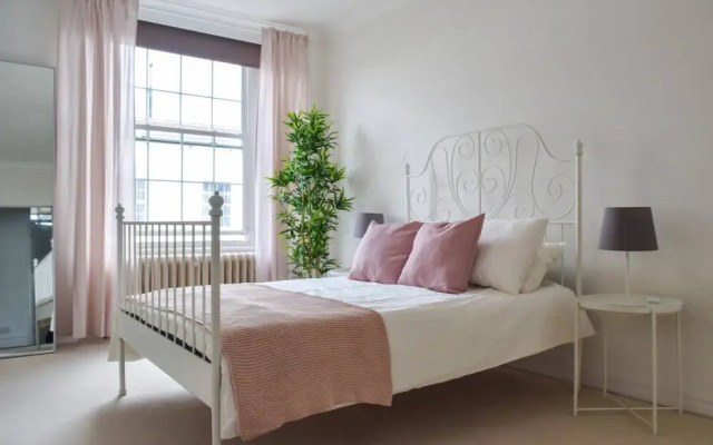 Spacious 4 Bedroom West London Flat