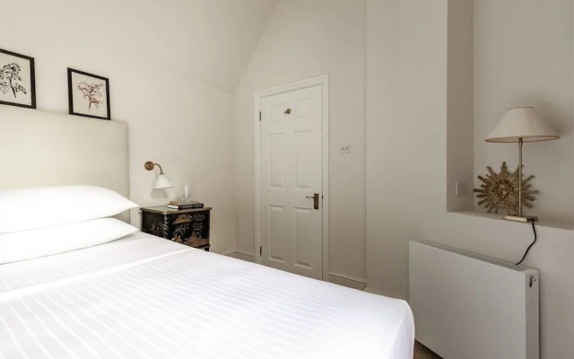 Tite Street IX by Onefinestay