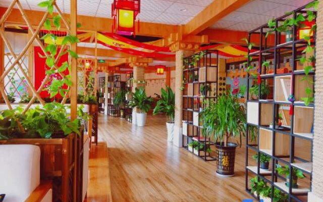 Maoxian Ancient Qiangcheng Yihuatang Hotel