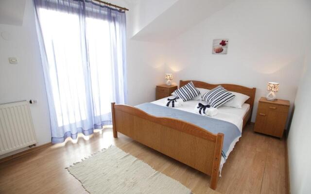 Apartments Antonia-5m from sea