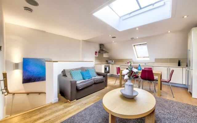 Quiet Mews Street Apartment in the Heart of Edinburgh