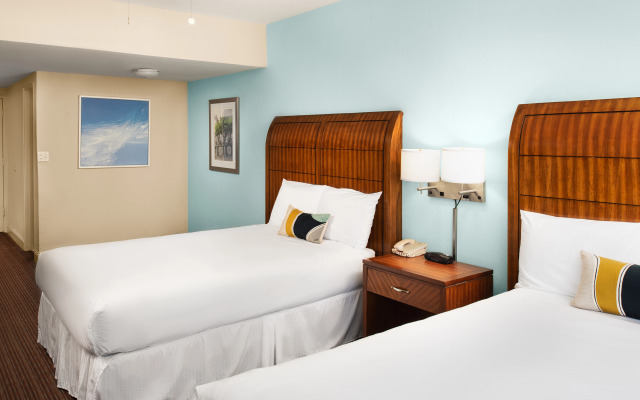 Sherry Frontenac Oceanfront Hotel