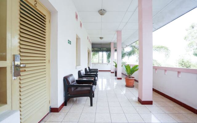 OYO 1346 Sinergi Hotel Gresik