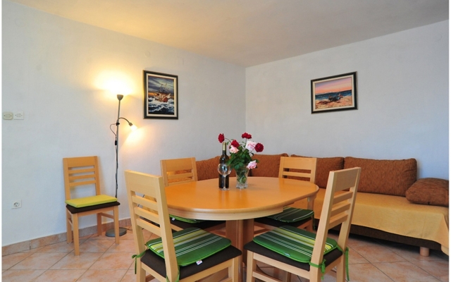 Apartment Ljilja - 10m from the sea with parking: A2 Nin, Zadar riviera