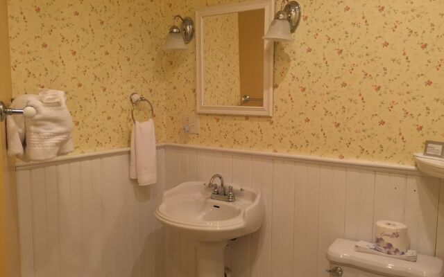 The Four Chimneys Inn