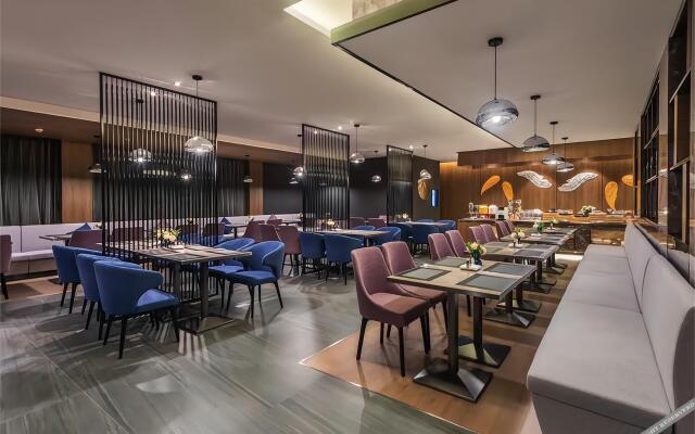 Orange Hotel  (Shanghai Hongqiao Railway Station Store)