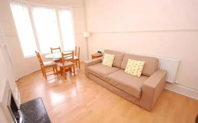 Flat in Glasgow,close to all Local Amenities,