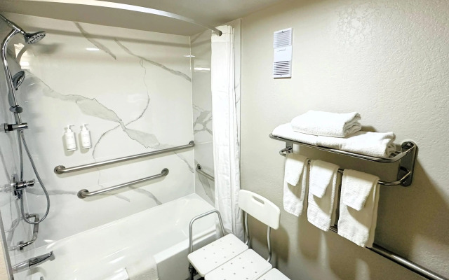 Days Inn by Wyndham Holland