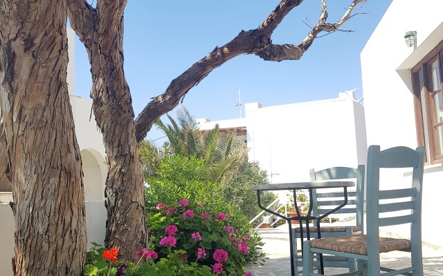 Petros Studios & Suites