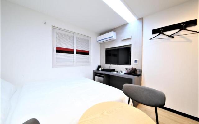 Laon Hotel