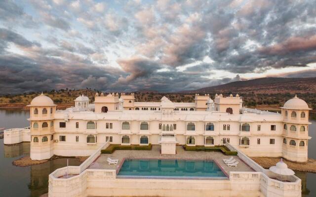 juSTa Lake Nahargarh Palace