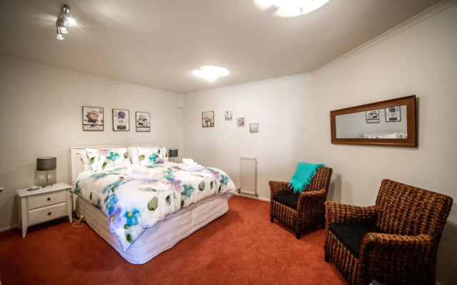 Oamaru House Bed and Breakfast