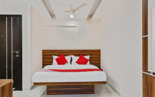OYO 46740 Paradise Inn