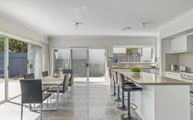 SEA MIST Gerringong 4pm Check Out Sundays