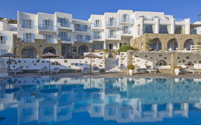 Manoulas Beach Mykonos Resort