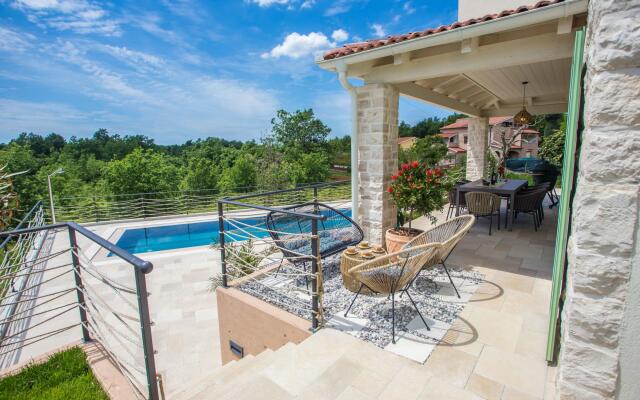 Vita 5 in Visnjan with 4 bedrooms and 4 bathrooms