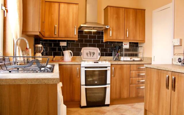 2 Bedroom Edinburgh Apartment