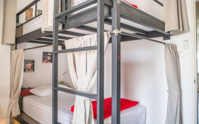 OYO 617 Tira Hostel chalong Phuket