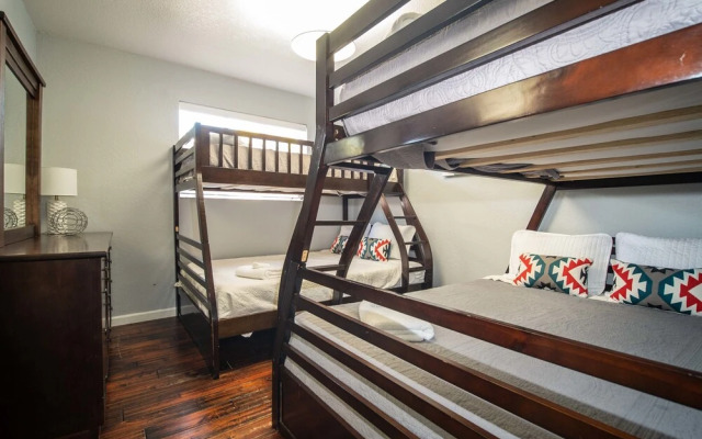 Scottsdale 4BD Modern Home w/ Sparkling Pool!