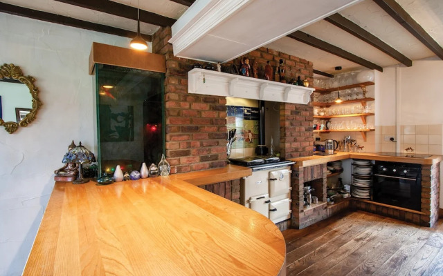 The Lake House Retreat - 7 Bedroom