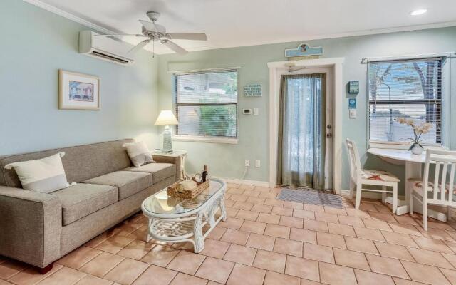 Sunset Beach House - Beach Hugger 1