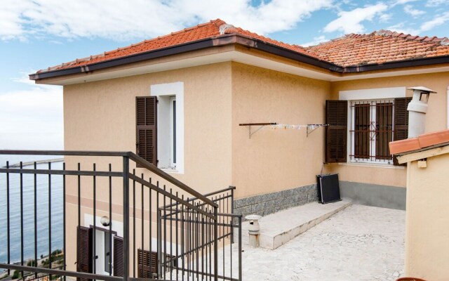Scenic Holiday Home in Cipressa Near Town Centre