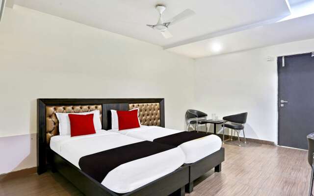 Capital O 9003 Halcyon Deccan Inn