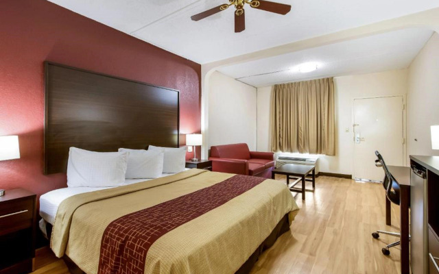 Red Roof Inn & Suites Statesboro - University