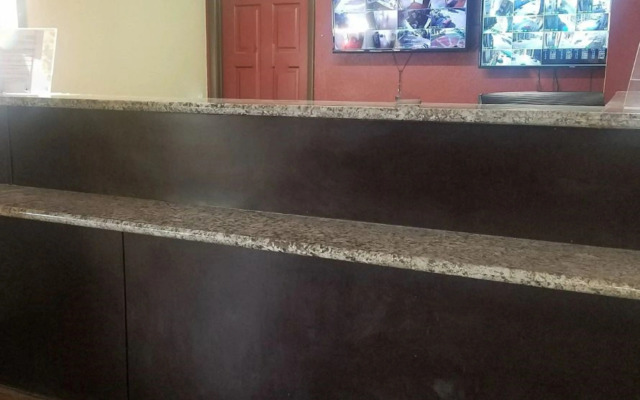 Red Roof Inn & Suites Houston - Hobby Airport
