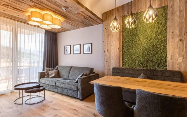Modern Holiday Apartment With Balcony
