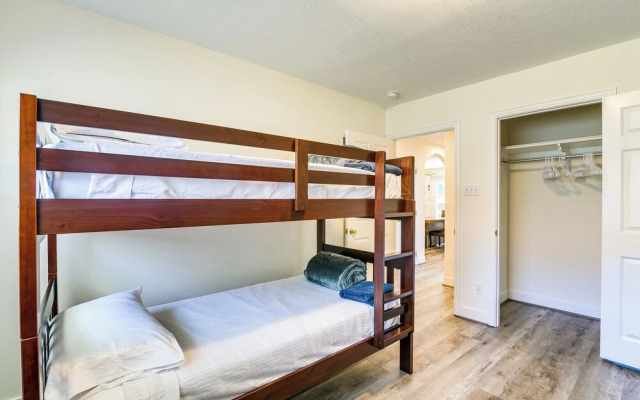 Walk to Beach: Galveston Getaway w/ Deck!