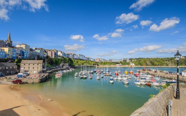 Modern Holiday Home in Saundersfoot with Garden