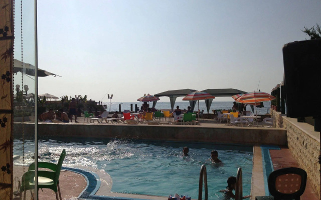 Holiday Suites Hotel And Beach