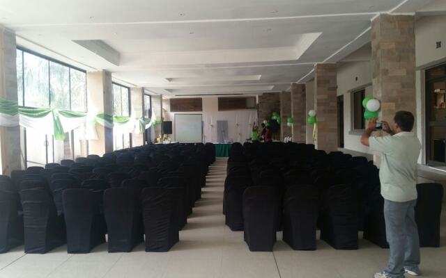Cross Roads Lodge Kitwe