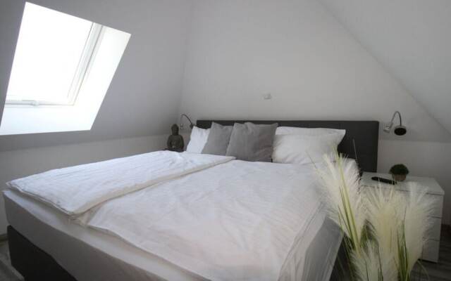 Haus Seeblick Modern Retreat