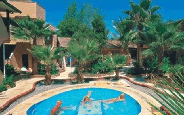 Tropic Beach Club Side