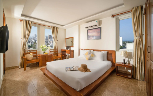 Titan Hotel