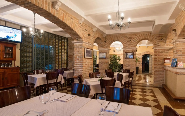 Hotel Azimut