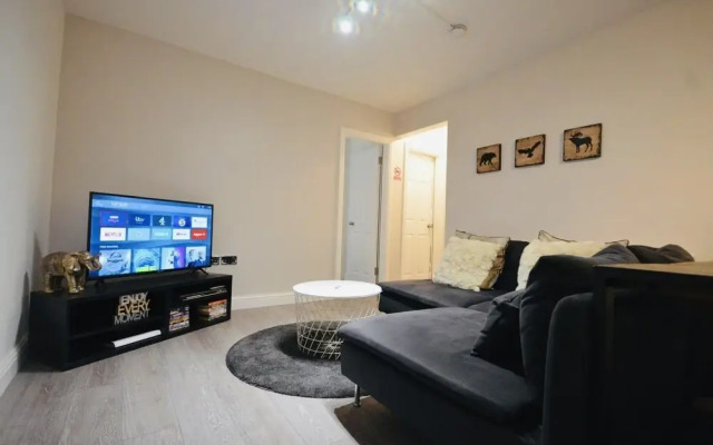 Remarkable 3-bed Ground Floor Apartment - Coventry