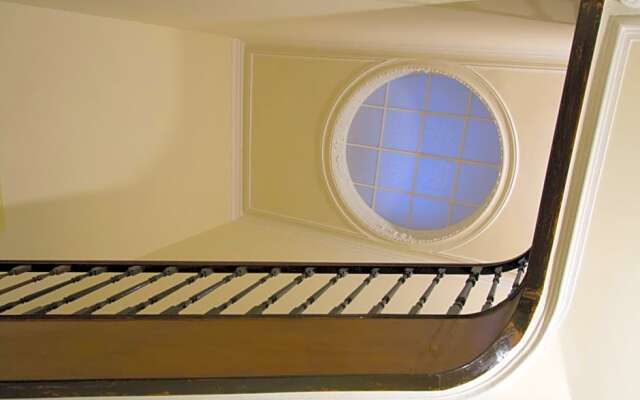 Canvas Atelier Hostel