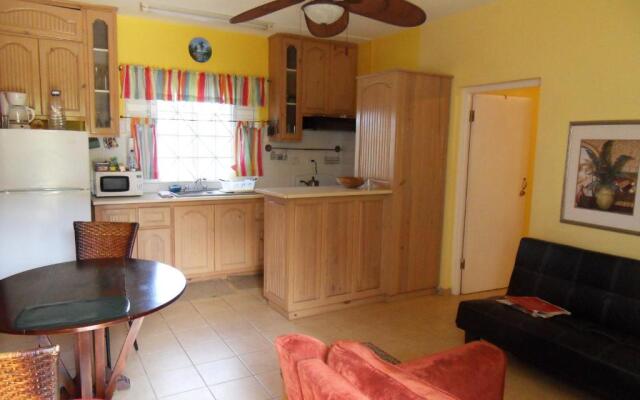 Club Caribbean Court Apartments