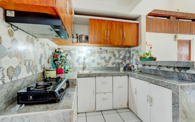 OYO Life 2083 Tambakbening Residence