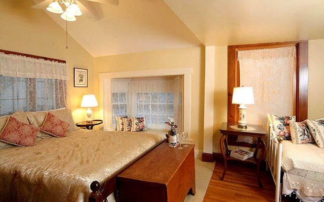 Tuck Inn B&B