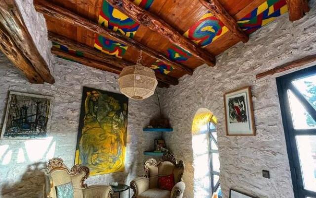 Atlantis 12, Maison d'hôtes et d'art