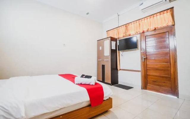 RedDoorz Plus @ Jalan Parangtritis 2