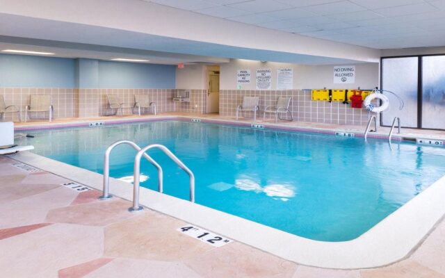 Holiday Inn Hotel & Suites Warren by IHG